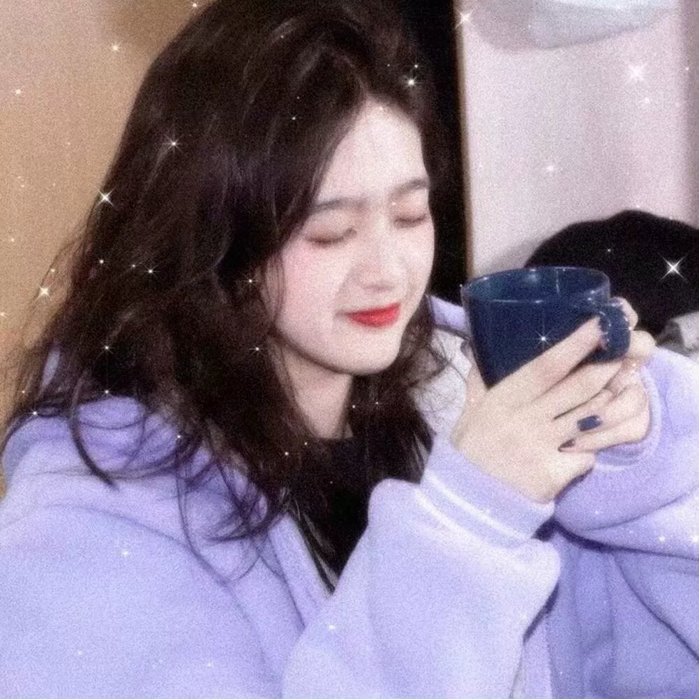 在深灰色的箱子中